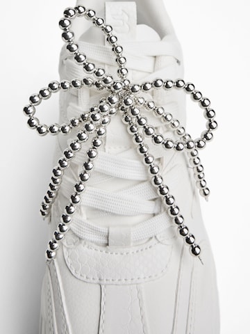 Sneaker bassa di Bershka in bianco