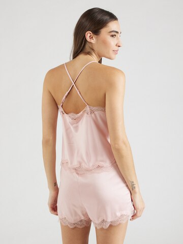 Pigiama di Chelsea Peers in rosa