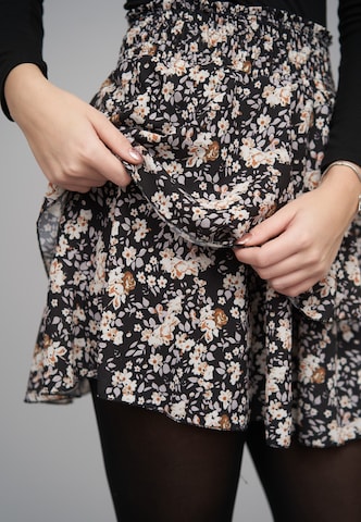 Gonna 'Ditsy' di Cloud5ive in nero