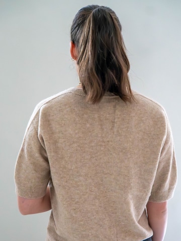 WEARABLE STORIES Pullover 'Rune' in Braun