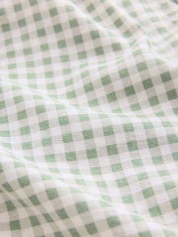 Next Regular Shorts in Grün