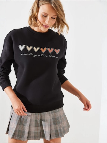 Felpa di Bianco Lucci in nero