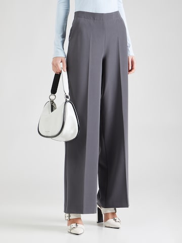 modström Wide leg Pleated Pants 'Nelli' in Grey: front