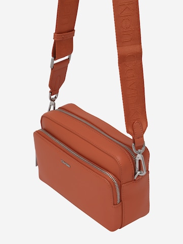 Calvin Klein - Bolso de hombro en naranja: frente