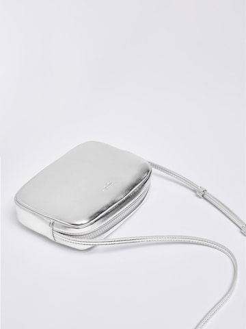 Pull&Bear Crossbody Bag in Silver: front