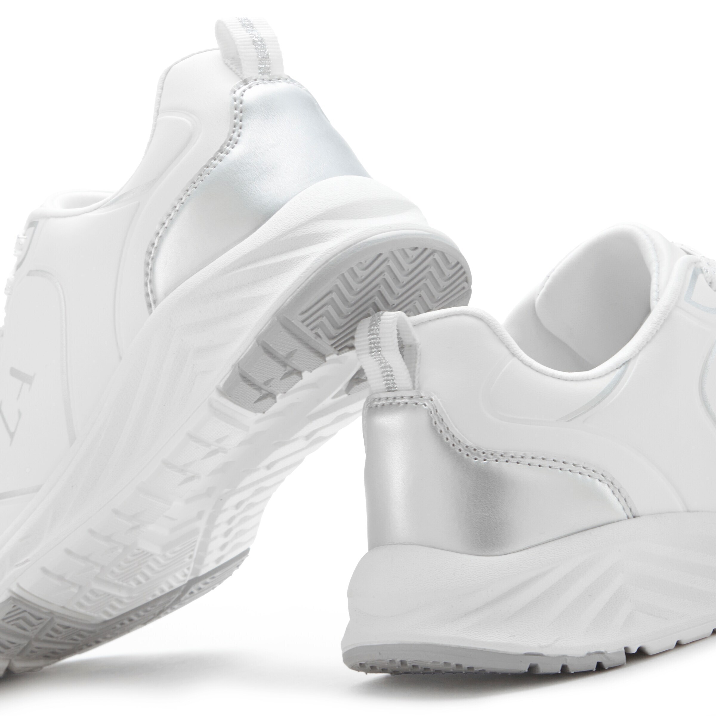 Baskets basses LASCANA en blanc