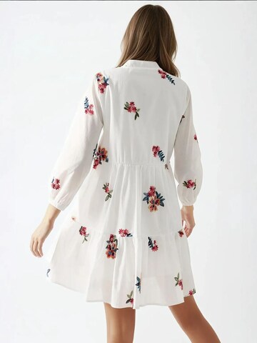 Hiccup - Vestido em branco