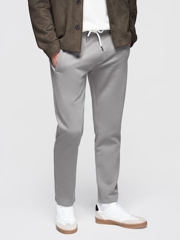 Ombre Regular Trousers 'OM-PABS-0304' in Grey