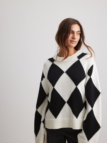 NA-KD Pullover in Weiß: Vorderseite