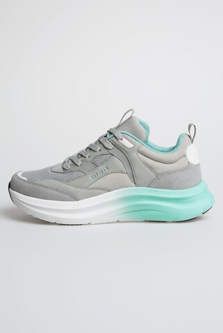 Soccx Wedge Sport Sneaker mit Dip-Dye-Sohle in Grau