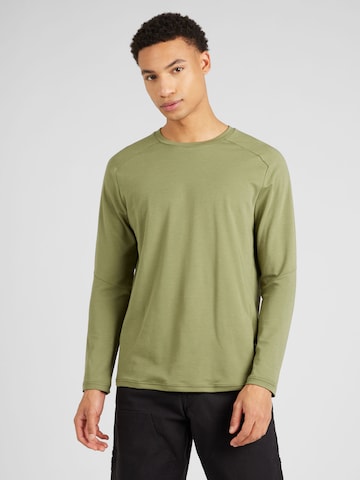 On Shirt 'Focus' in Green: front