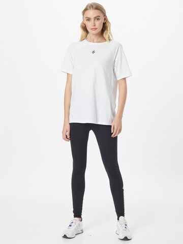 T-shirt fonctionnel 'Run' Superdry en blanc