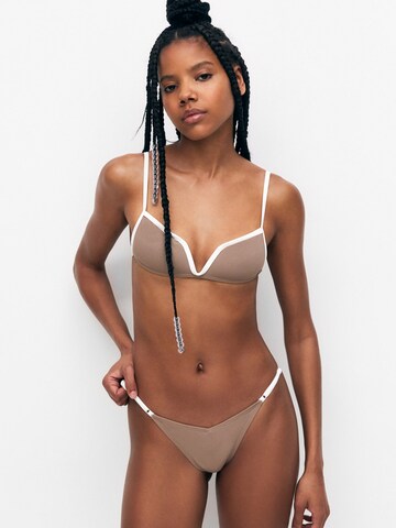 Pull&Bear Triangle Bikini top in Brown: front