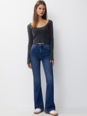 Pull&Bear Flared Jeans in Blauw