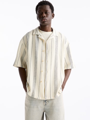 Pull&Bear Comfort fit Button Up Shirt in White: front