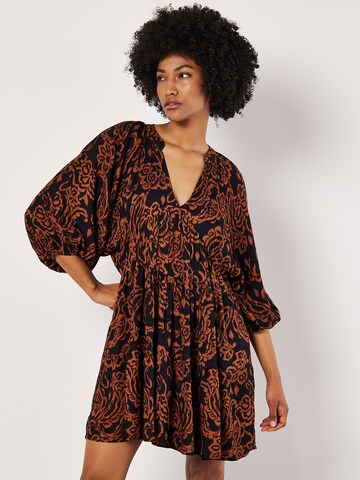 Robe 'Ikat Sarasa ' Apricot en noir : devant