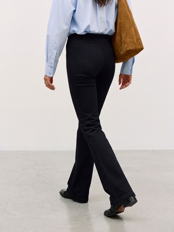 Evazați Jeans 'VMLouisa' de la VERO MODA pe negru