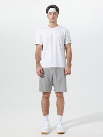 YOUTHUP Performance Shirt 'Kühlschicht' in White