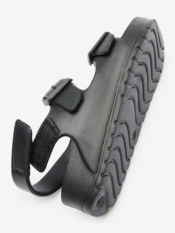 Next - Zapatos abiertos en negro