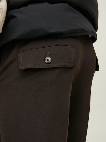 regular Pantaloni con pieghe 'Bill' di JACK & JONES in marrone