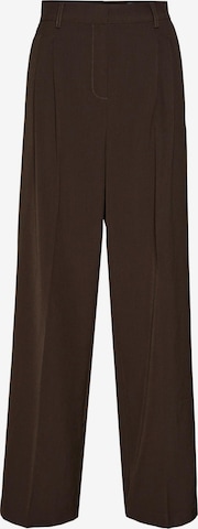 VERO MODA Loose fit Pleat-front trousers 'TROIAN' in Brown: front