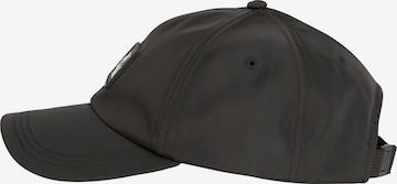 Calvin Klein Jeans Regular Cap in Black: front