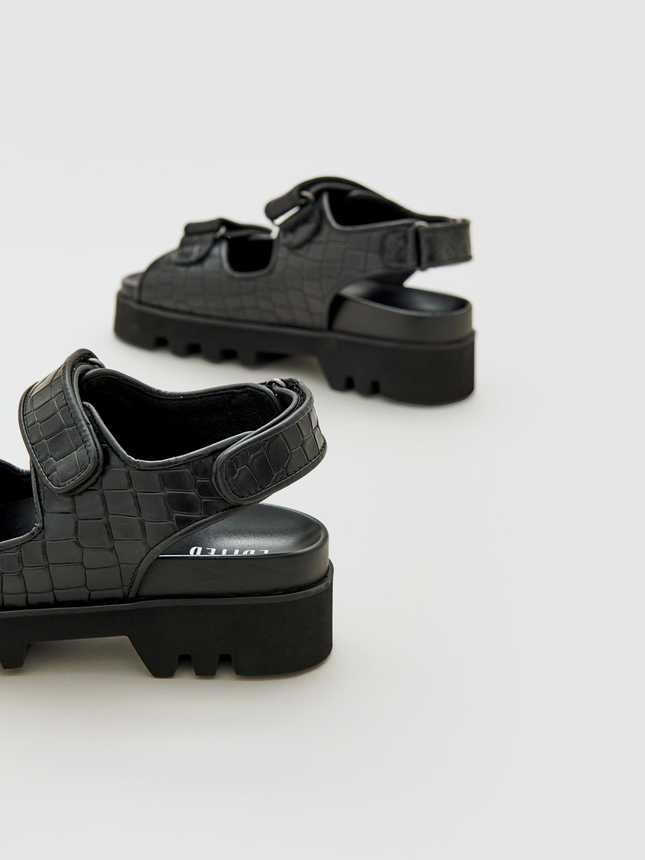 EDITED Produits Sandales 'Taylah' noir