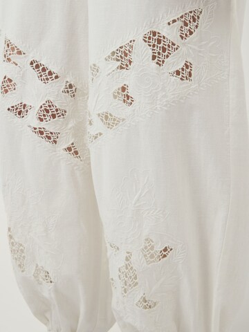 regular Pantaloni di YAS in bianco