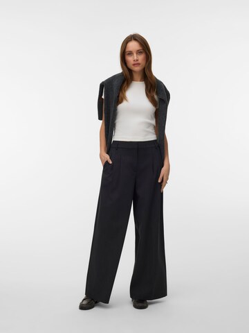 Wide leg Pantaloni con piega frontale 'VMSKYLAR' di VERO MODA in nero: frontale