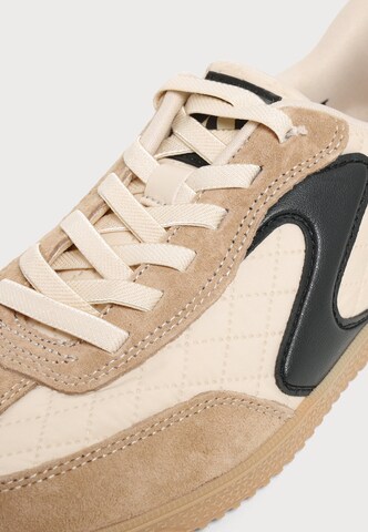 SKECHERS Ниски маратонки 'HOTSHOT-SOFT LUXE' в бяло