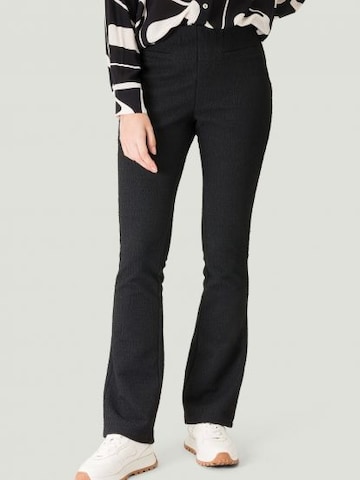 zero Slim fit Pants in Black: front