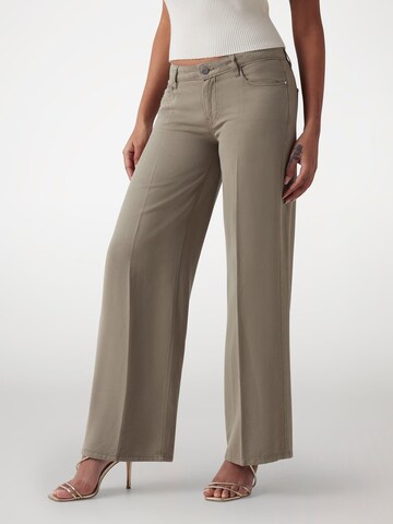 GUESS Wide leg Pleated Pants in Green: front