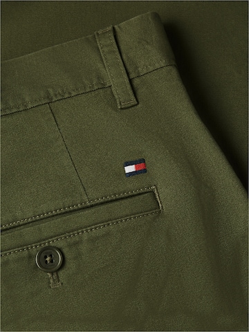 TOMMY HILFIGER - regular Pantalón chino 'DENTON ESSENTIAL' en verde