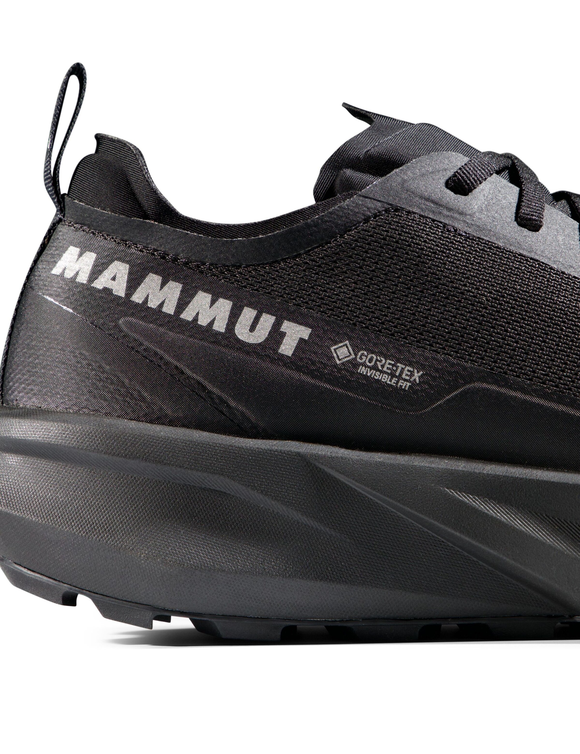 MAMMUT Flats in Black