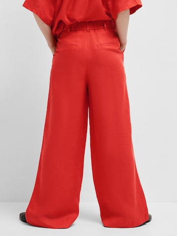 SELECTED FEMME Wide leg Pleat-Front Pants 'Lyra' in Red