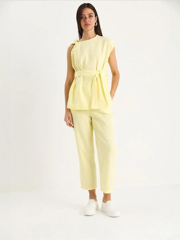 Completo pantalone di Bianco Lucci in giallo