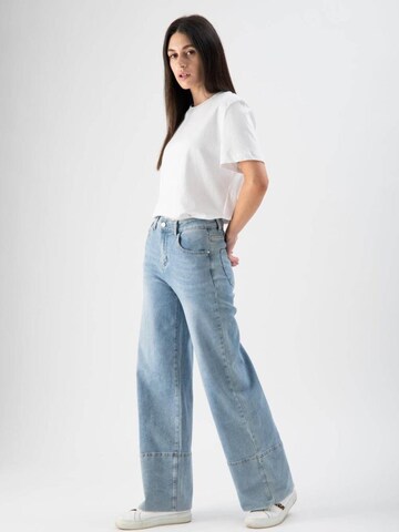 Maglietta di MND in bianco