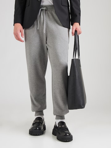 TOMMY HILFIGER Tapered Παντελόνι 'ESSENTIAL' σε γκρι: μπροστά