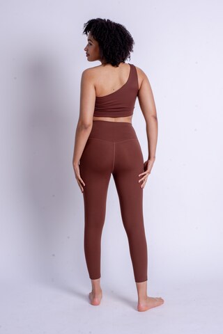 Skinny Pantalon de sport Girlfriend Collective en marron