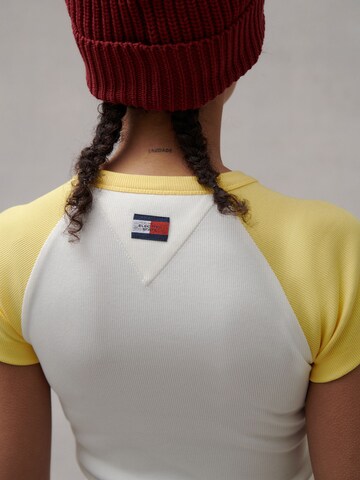 Tommy Jeans Koszulka w kolorze żółty