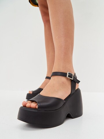 CESARE GASPARI Sandaal in Zwart: voorkant