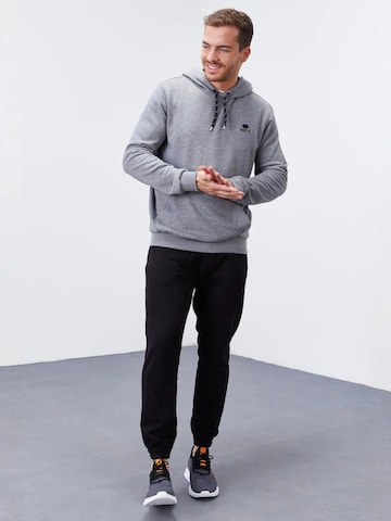Tommy Life Sweatshirt in Grey