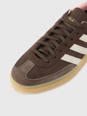 ADIDAS ORIGINALS - Sapatilhas baixas 'HANDBALL SPEZIAL' em castanho