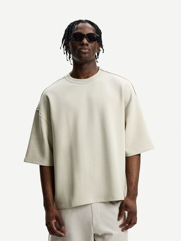 Bershka Тениска в сиво: отпред