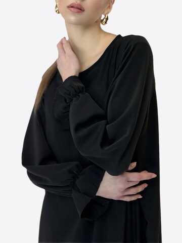 Elara Kleid in Schwarz