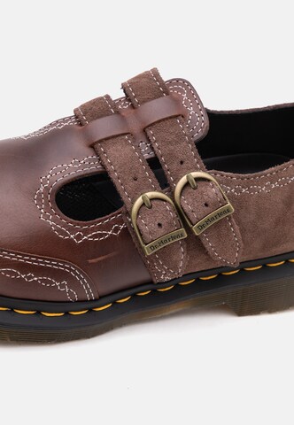 brūns Dr. Martens Iešļūcenes