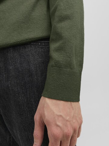 JACK & JONES Свитер 'JJEEmil' в Зеленый