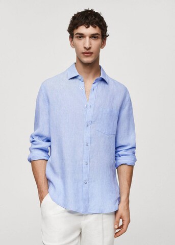 MANGO MAN Regular fit Button Up Shirt 'Avispa' in Blue: front