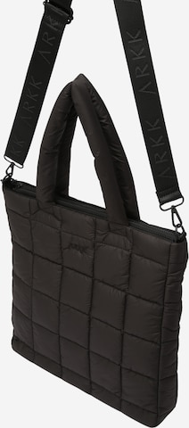 ARKK Copenhagen Tasche in Schwarz: predná strana