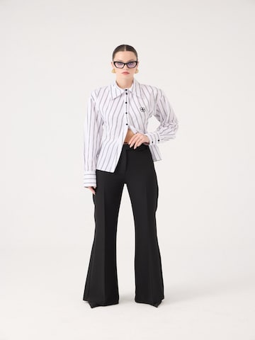 HOLLY LOLLY Flared Pantalon in Zwart